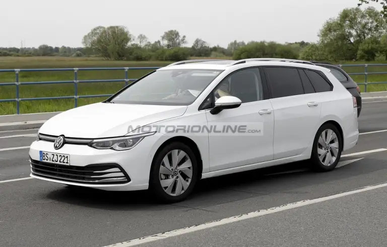 Volkswagen Golf 8 Variant - maggio 2020 - 2