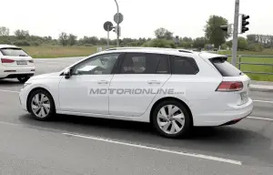 Volkswagen Golf 8 Variant - maggio 2020 - 4