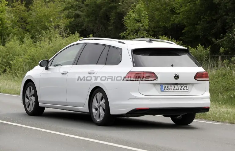 Volkswagen Golf 8 Variant - maggio 2020 - 6