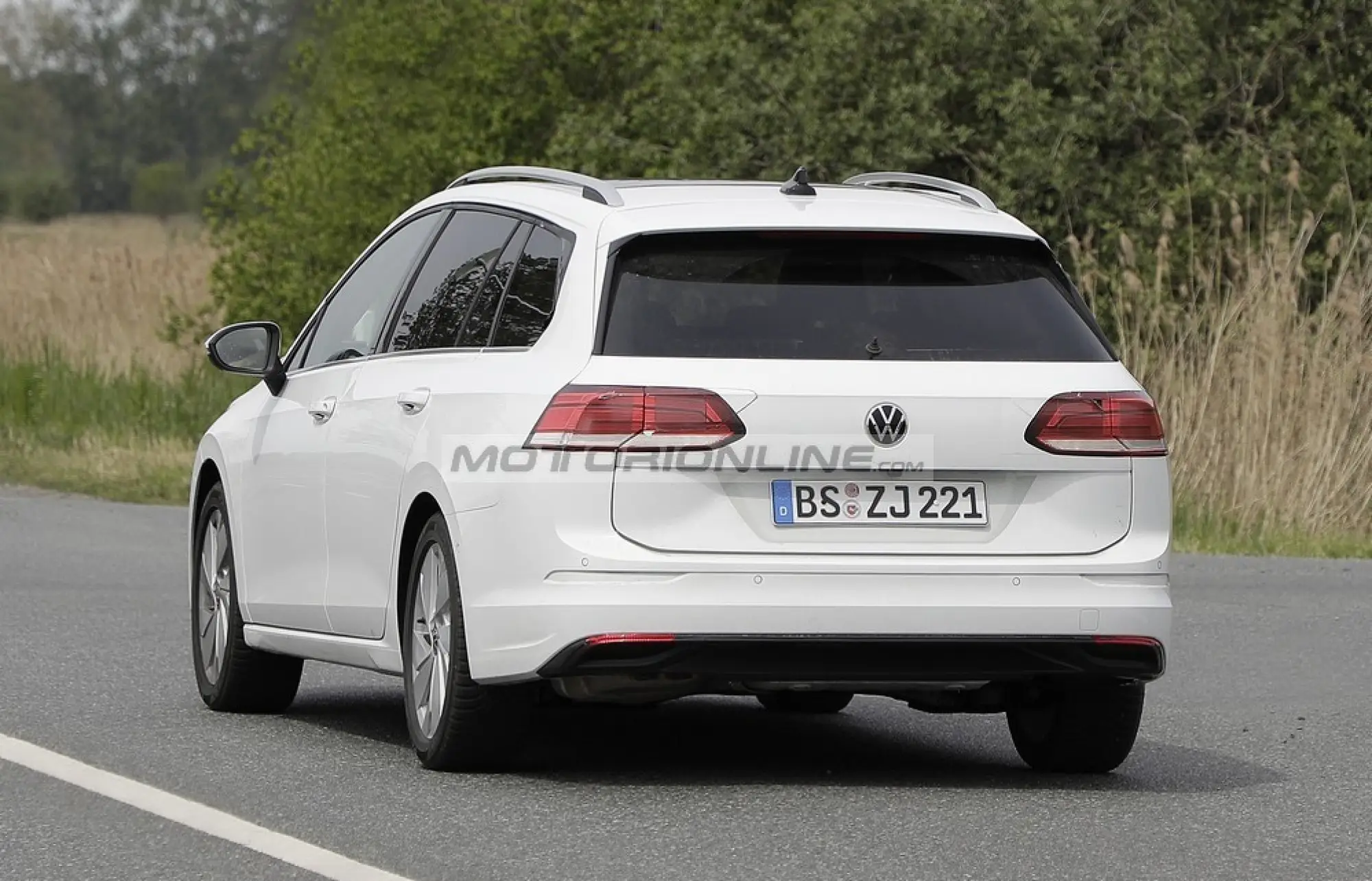 Volkswagen Golf 8 Variant - maggio 2020 - 7