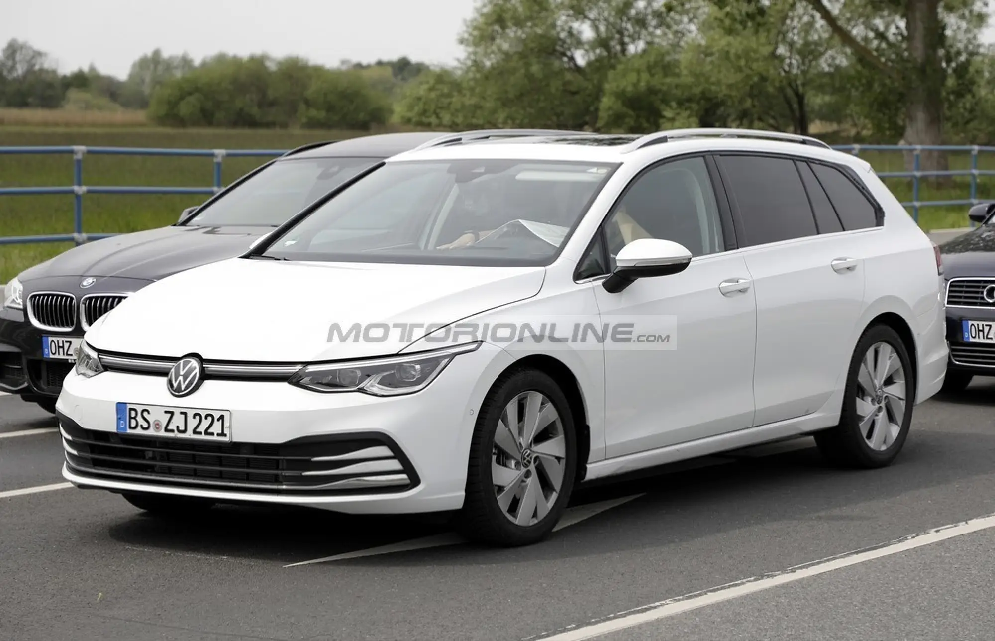 Volkswagen Golf 8 Variant - maggio 2020 - 1