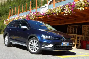 Volkswagen Golf Alltrack Prova su strada 2016