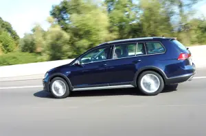 Volkswagen Golf Alltrack Prova su strada 2016