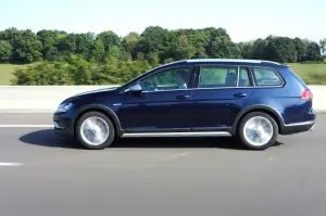 Volkswagen Golf Alltrack Prova su strada 2016