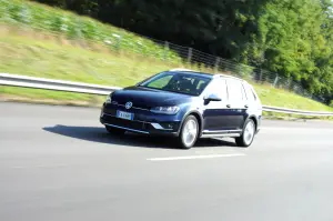 Volkswagen Golf Alltrack Prova su strada 2016