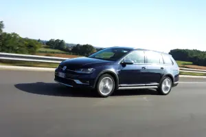 Volkswagen Golf Alltrack Prova su strada 2016