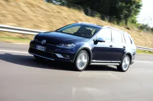 Volkswagen Golf Alltrack Prova su strada 2016