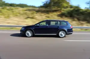 Volkswagen Golf Alltrack Prova su strada 2016 - 32