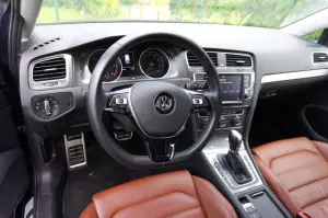 Volkswagen Golf Alltrack Prova su strada 2016