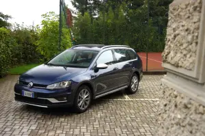 Volkswagen Golf Alltrack Prova su strada 2016