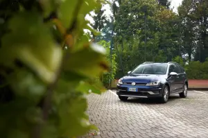 Volkswagen Golf Alltrack Prova su strada 2016