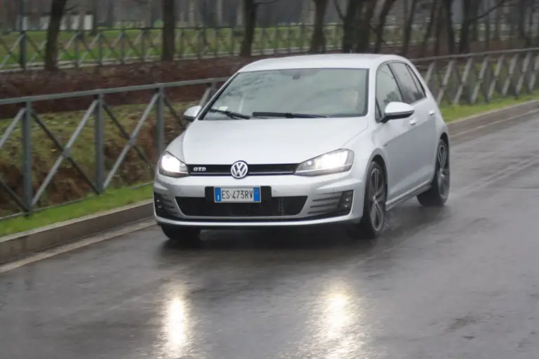 Volkswagen Golf GTD: prova su strada - 21