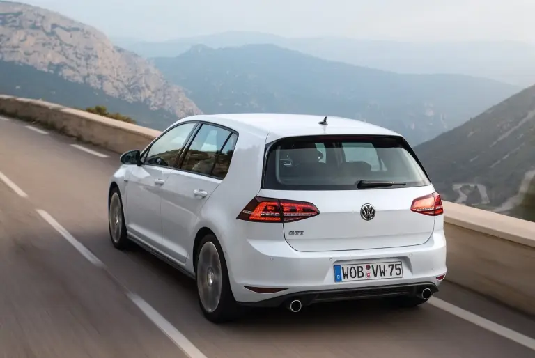 Volkswagen Golf GTI 2014 - 13