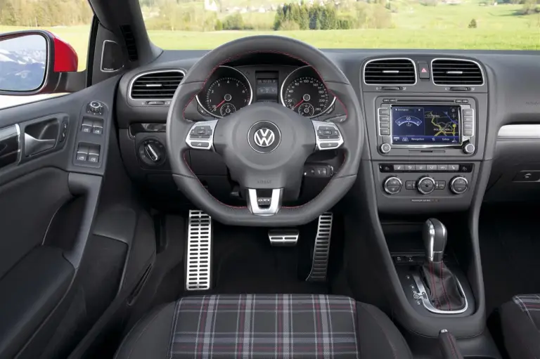 Volkswagen Golf GTI Cabrio - Foto ufficiali maggio 2012 - 9