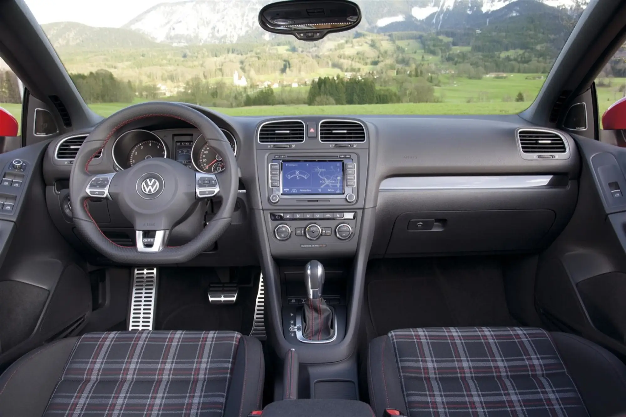 Volkswagen Golf GTI Cabrio - Foto ufficiali maggio 2012 - 16