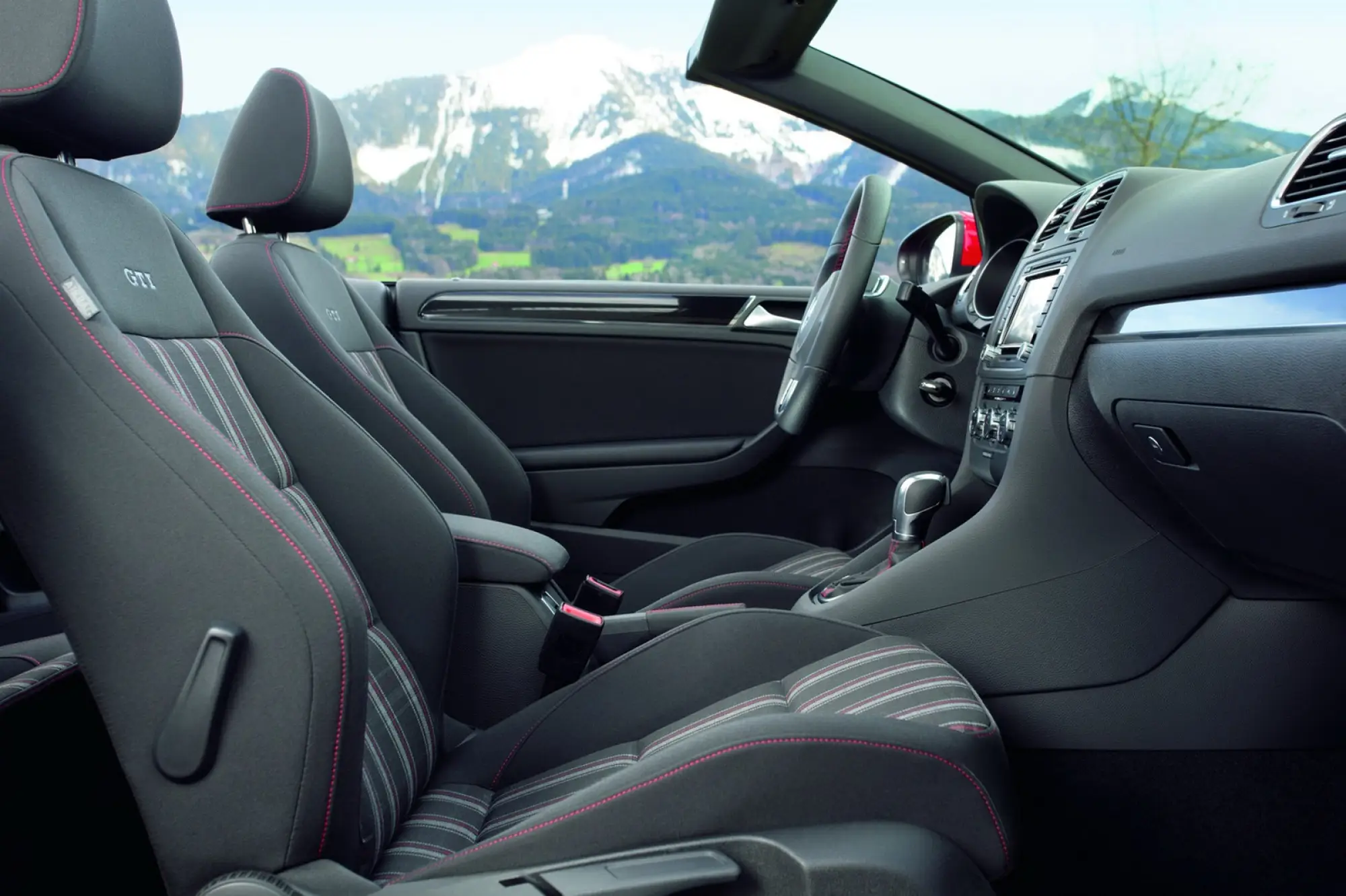 Volkswagen Golf GTI Cabriolet 2012 nuove immagini - 17