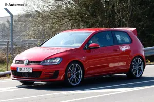 Volkswagen Golf GTI Club Sport - Foto spia 06-04-2014