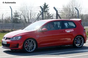 Volkswagen Golf GTI Club Sport - Foto spia 06-04-2014