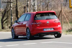 Volkswagen Golf GTI Club Sport - Foto spia 06-04-2014