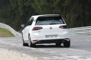 Volkswagen Golf GTI Clubsport S - Foto spia 22-04-2016