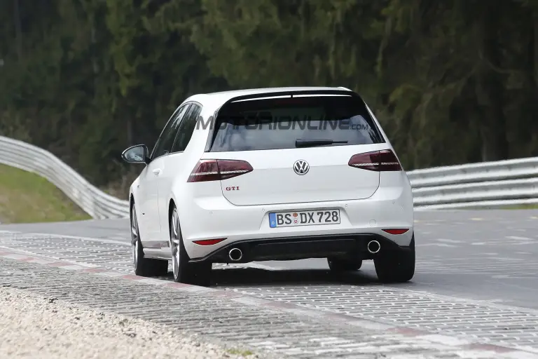 Volkswagen Golf GTI Clubsport S - Foto spia 22-04-2016 - 15