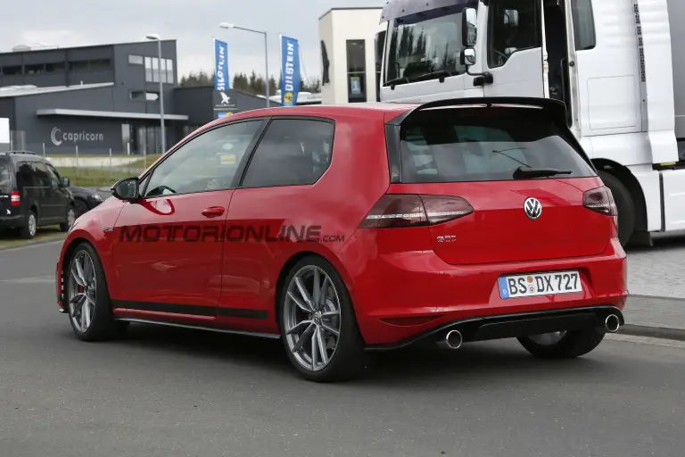 Volkswagen Golf GTI Clubsport S - Foto spia 22-04-2016 - 5