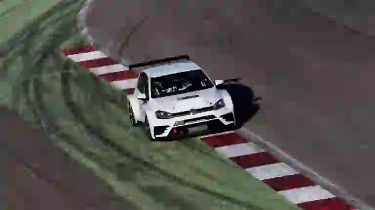 Volkswagen Golf GTI TCR 2017 - 4