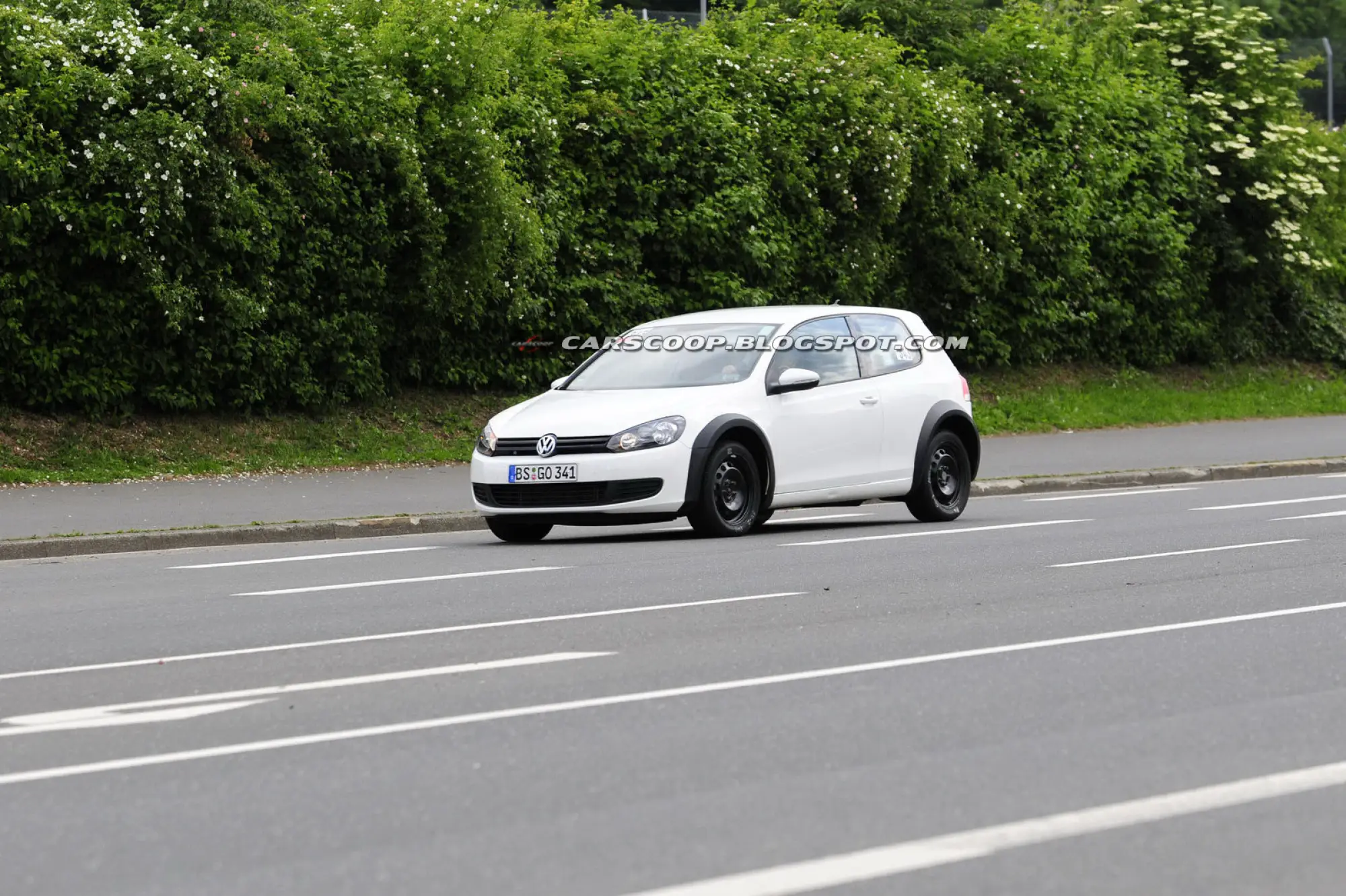 Volkswagen Golf Mk7 - Foto spia 27-06-2010 - 1