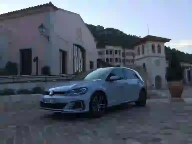 Volkswagen Golf MY 2017 - Prova di e-Golf, GTE, GTI Performance e R - 41