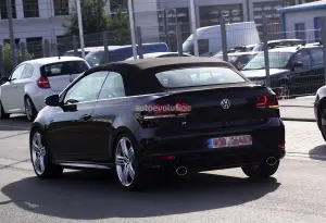 Volkswagen Golf R Cabriolet foto spia agosto 2012 - 5