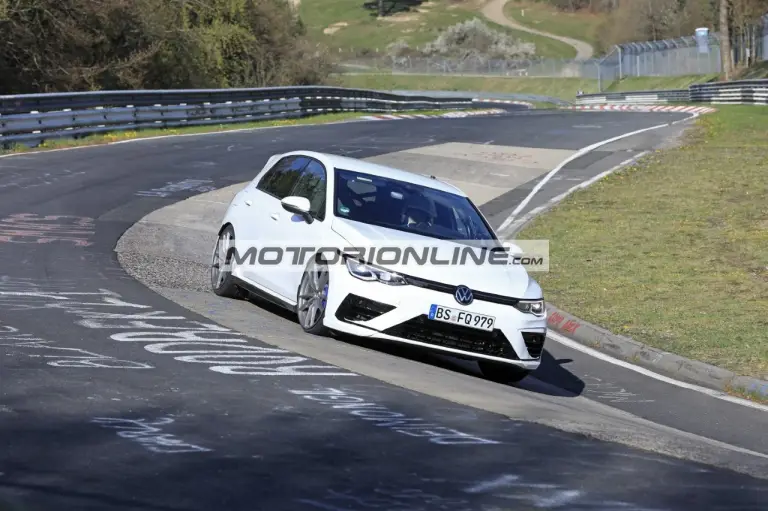 Volkswagen Golf R - Foto spia 15-4-2020 - 11