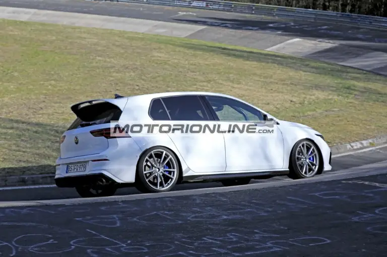 Volkswagen Golf R - Foto spia 15-4-2020 - 15