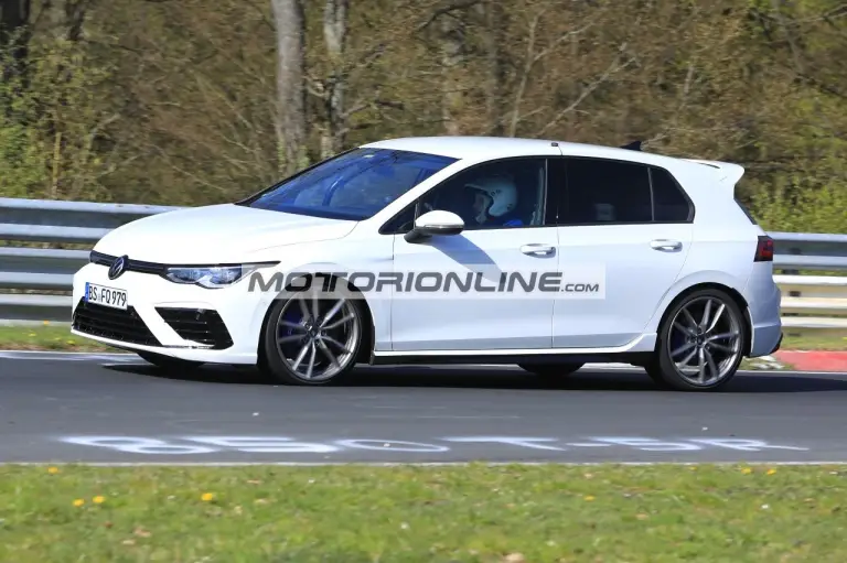 Volkswagen Golf R - Foto spia 15-4-2020 - 4