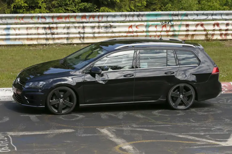 Volkswagen Golf R station wagon 2015 - Foto spia 23-05-2014 - 3