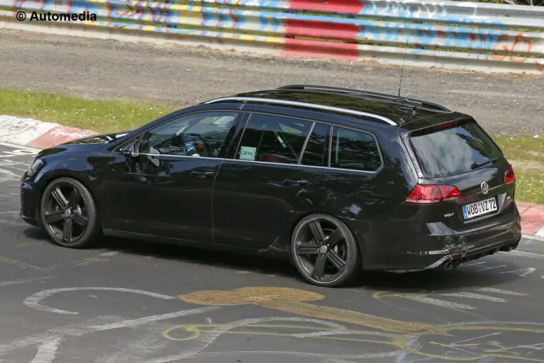 Volkswagen Golf R station wagon 2015 - Foto spia 23-05-2014 - 4