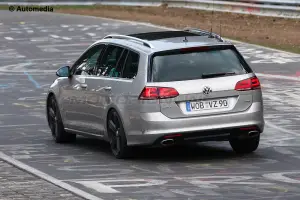 Volkswagen Golf R Station Wagon - Foto spia 28-03-2014