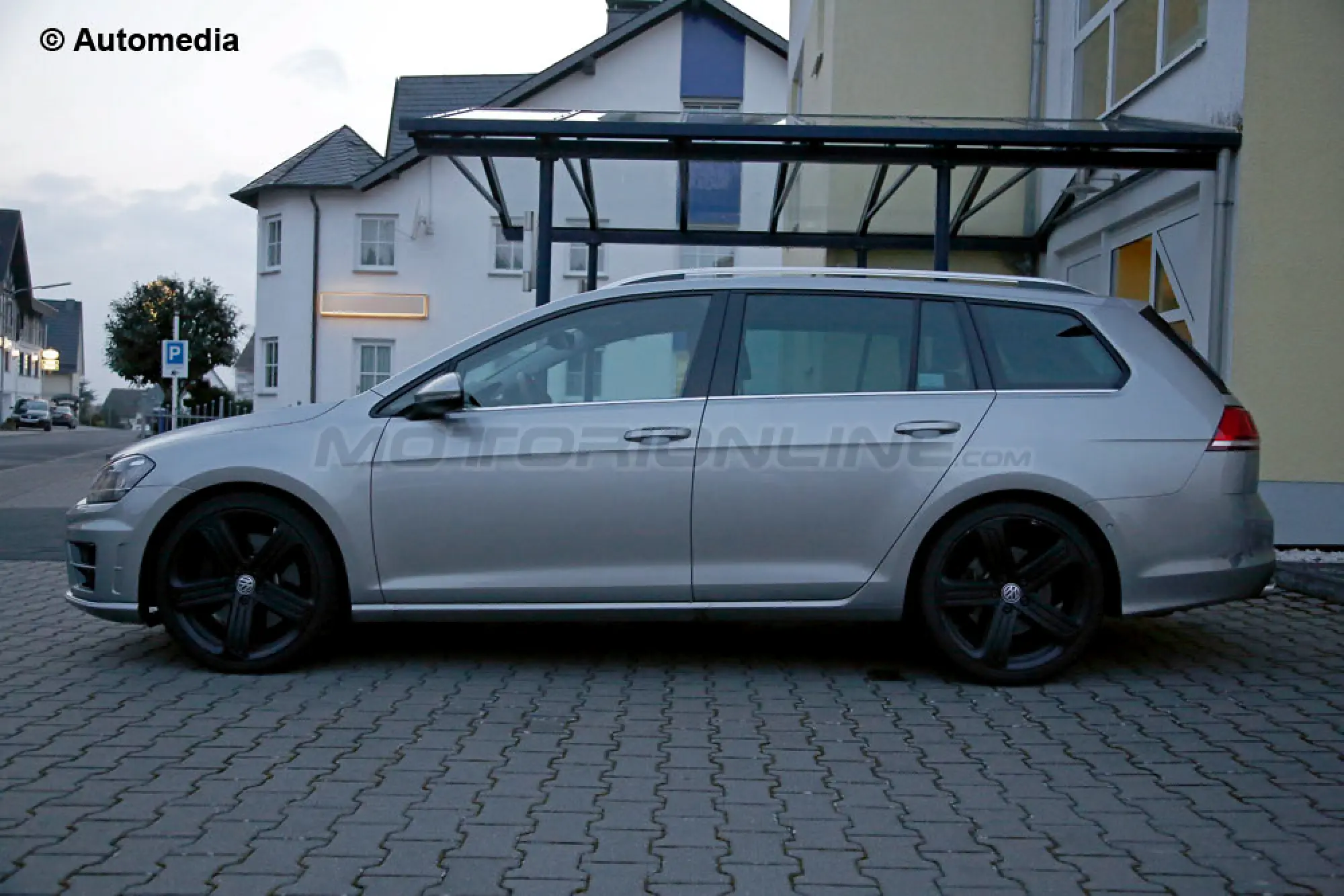 Volkswagen Golf R Station Wagon - Foto spia 28-03-2014 - 10