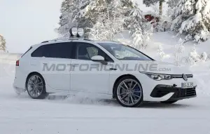 Volkswagen Golf R Variant 2021 - Foto spia 18-02-2021