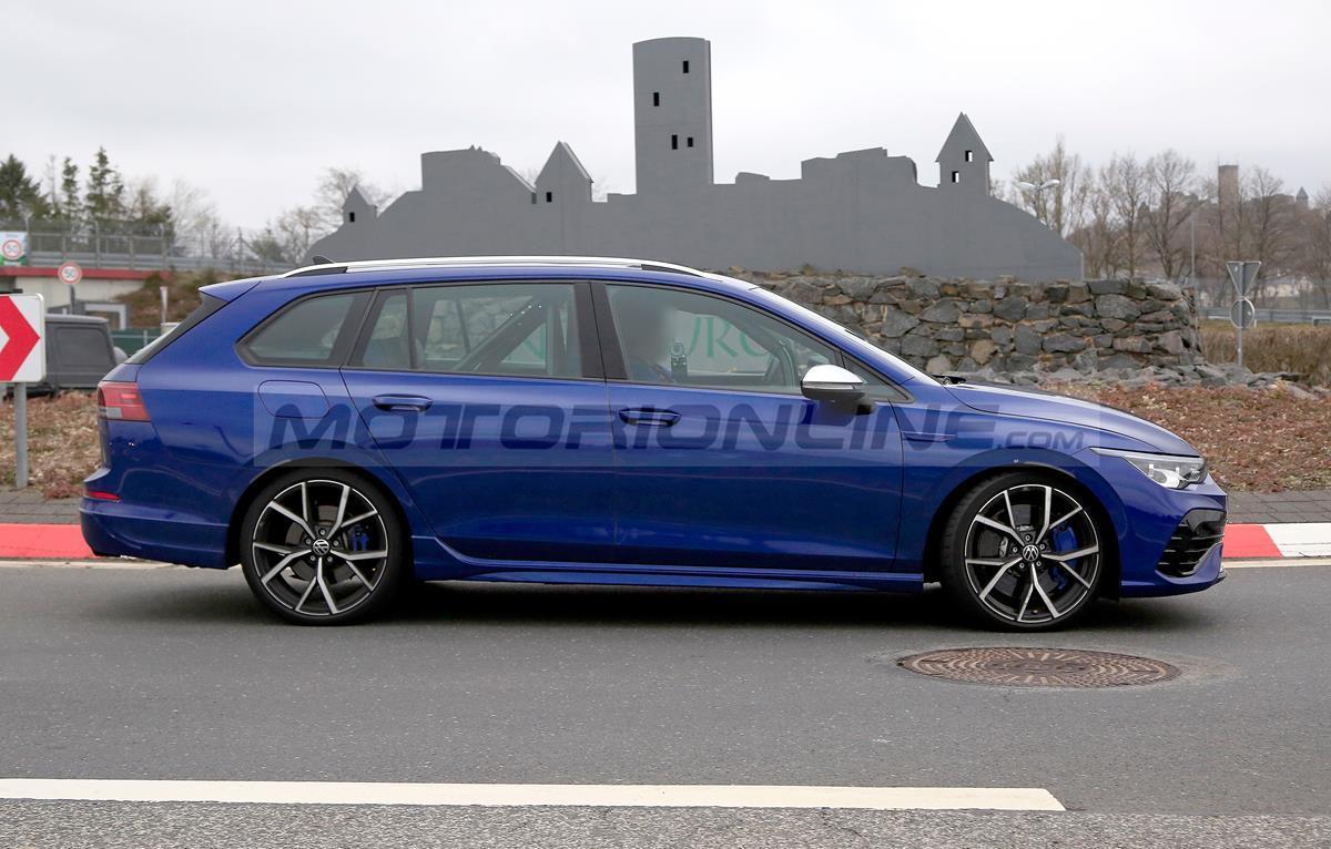 Volkswagen Golf R Variant 2021 - Foto spia 23-03-2021