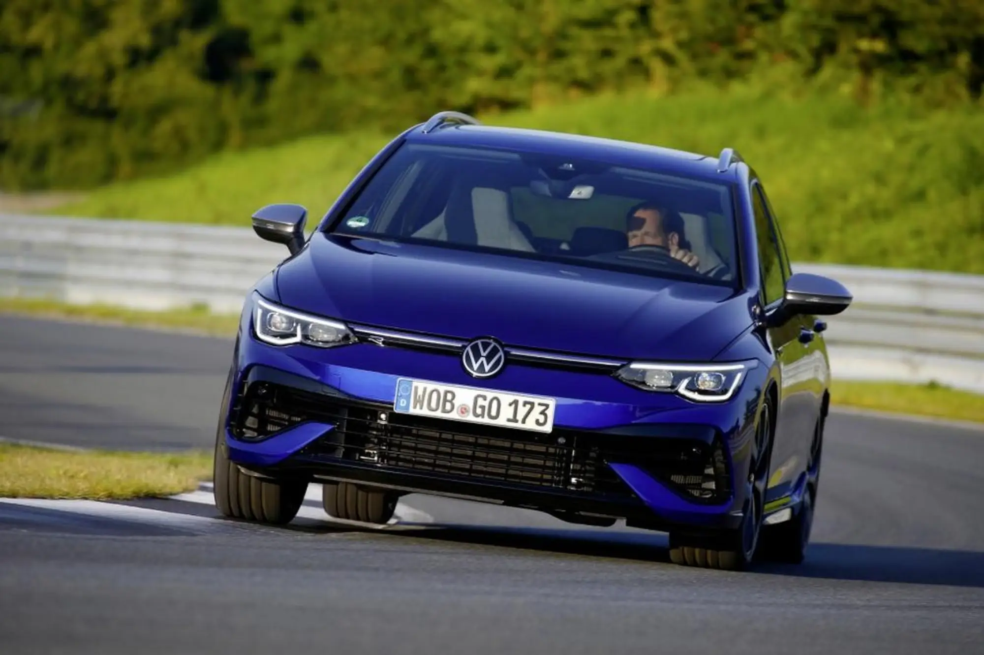 Volkswagen Golf R Variant 2022 - gallery - 1