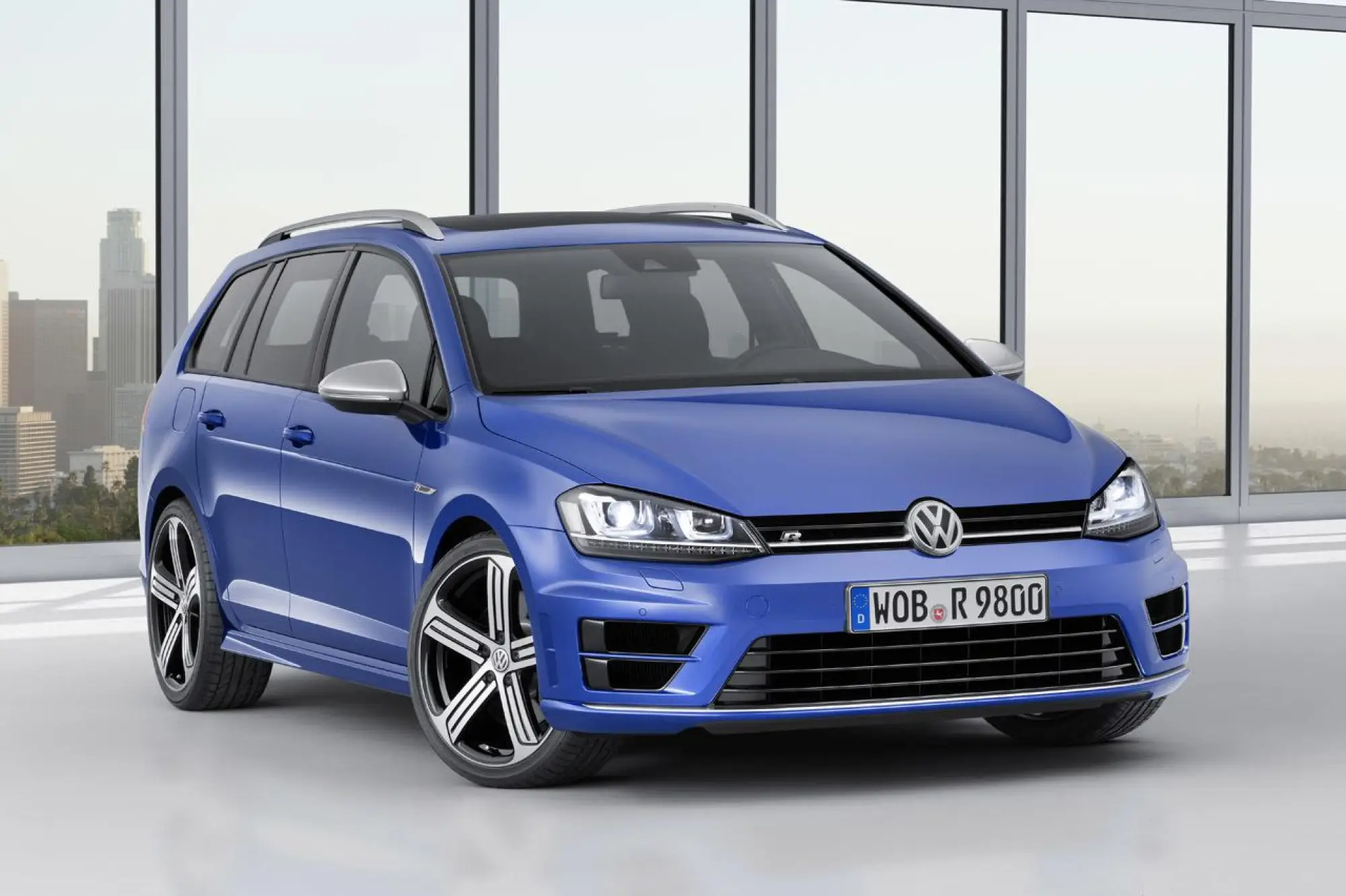 Volkswagen Golf R Variant  - 1