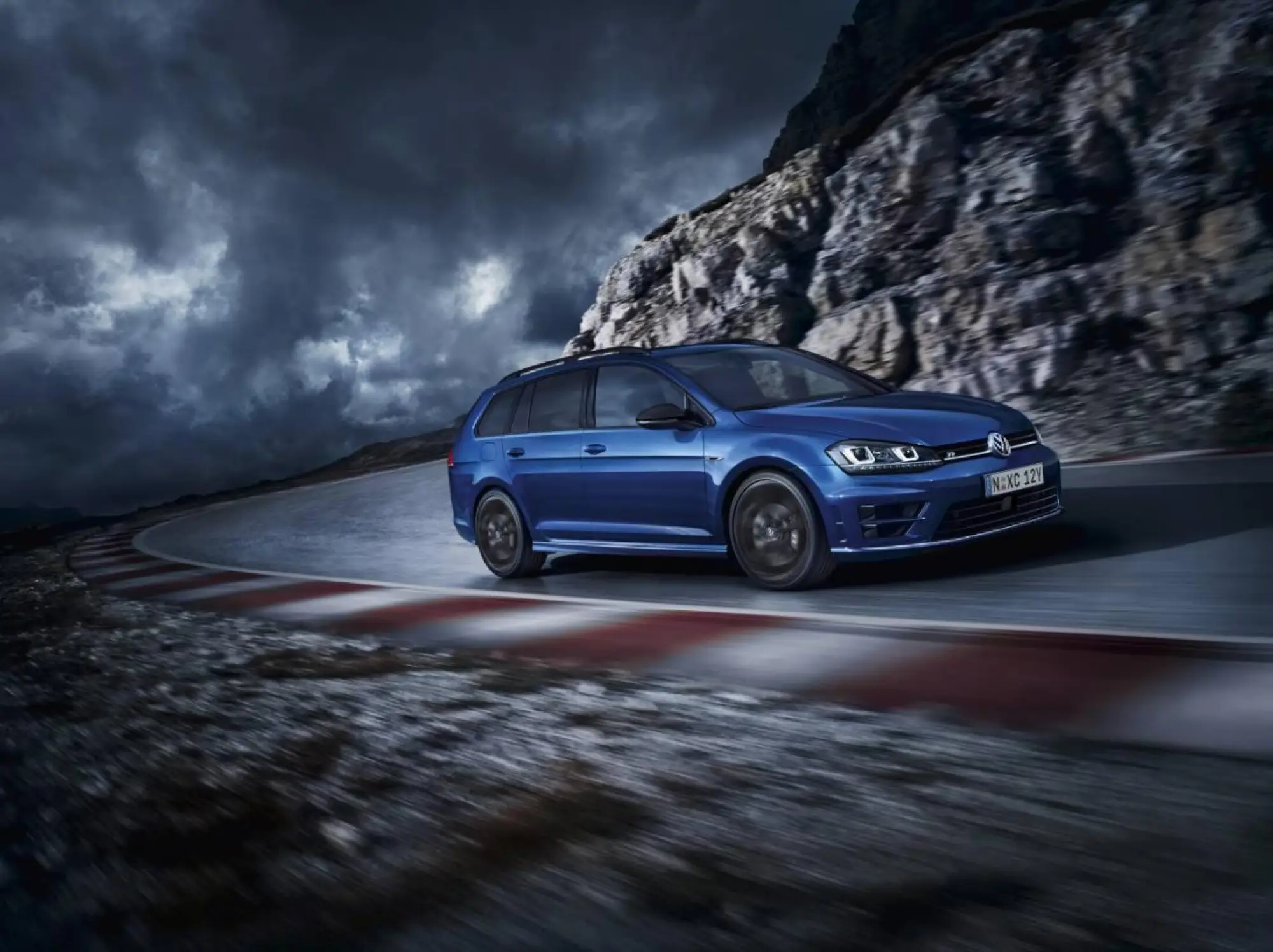 Volkswagen Golf R Wagon Wolfsburg Edition - 1