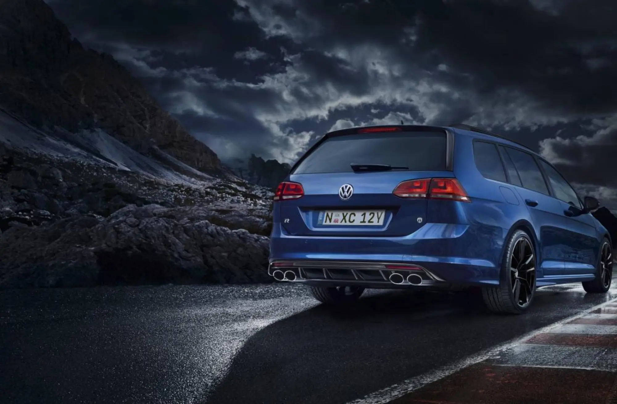 Volkswagen Golf R Wagon Wolfsburg Edition - 2