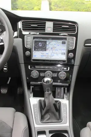 Volkswagen Golf TGI - Prova su Strada (2015)