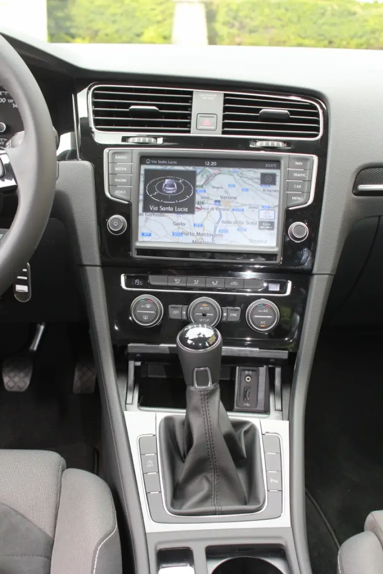 Volkswagen Golf TGI - Prova su Strada (2015) - 6