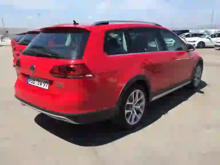 Volkswagen Golf Variant Alltrack, GTD, R: primo contatto - 39