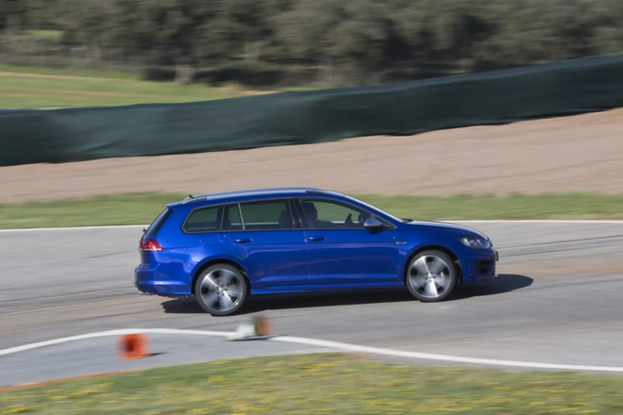 Volkswagen Golf Variant Alltrack, GTD, R: primo contatto - 5