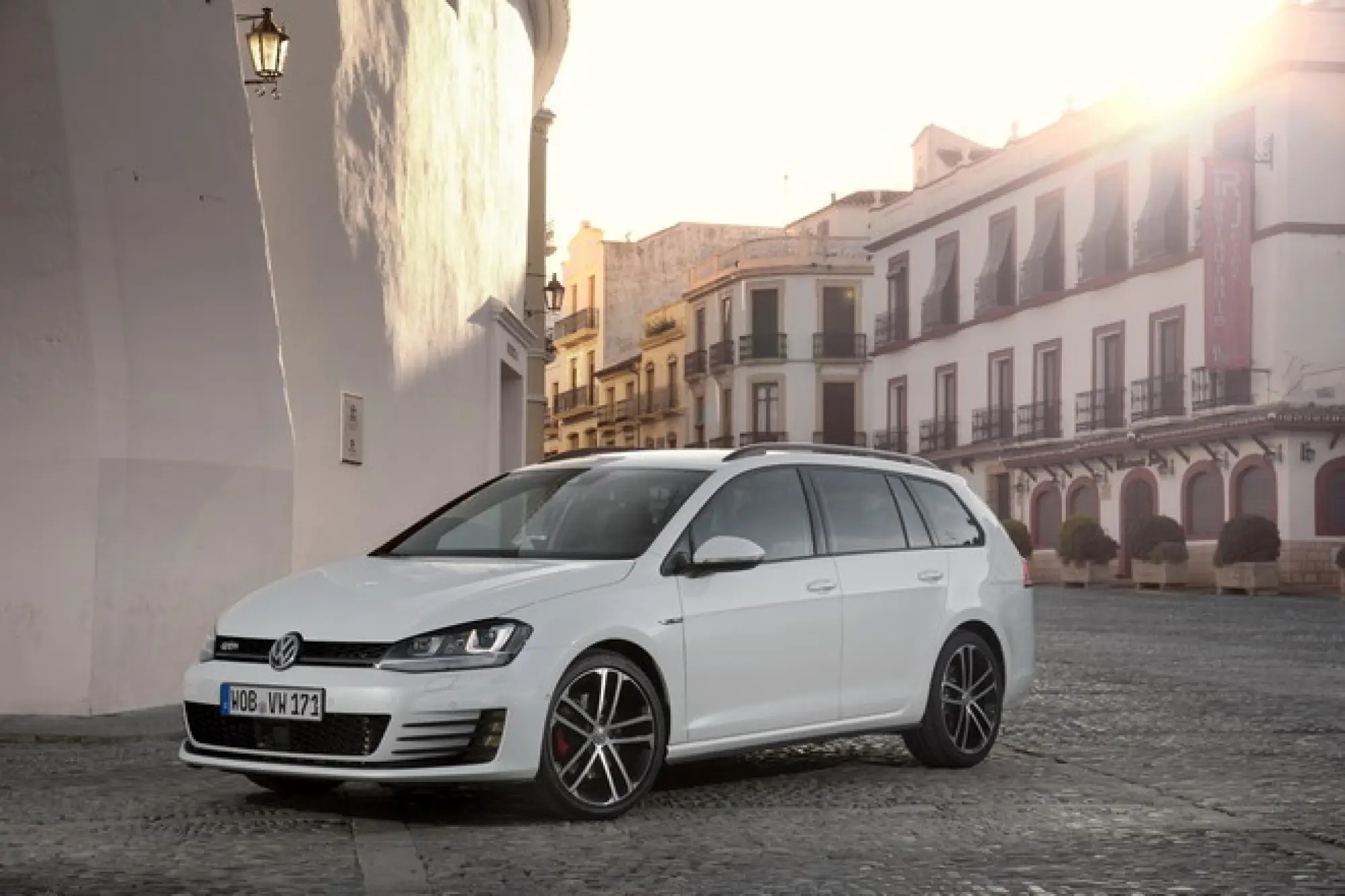 Volkswagen Golf Variant Alltrack, GTD, R: primo contatto - 84