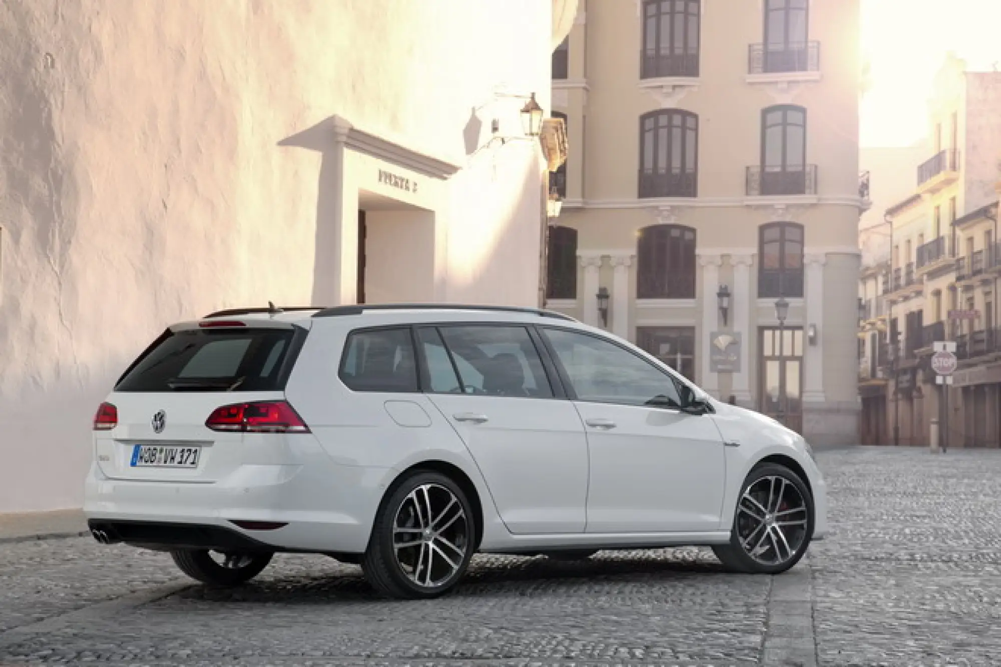 Volkswagen Golf Variant Alltrack, GTD, R: primo contatto - 85