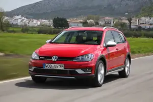 Volkswagen Golf Variant Alltrack, GTD, R: primo contatto - 133